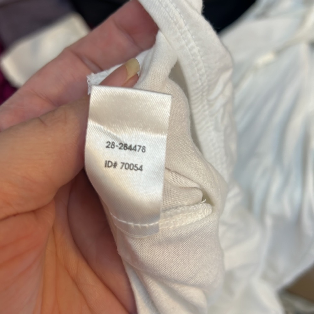 LITTLE WHITE TEE T TOP SHIRT VGUC XS V NECK RUFFLE CREAM OFF - Picture 6 of 6